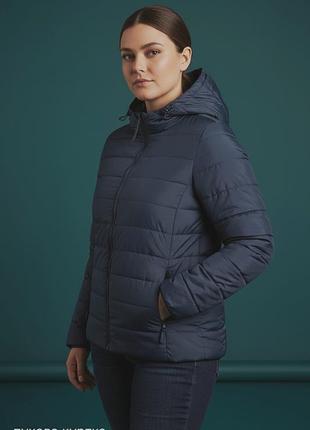 Ультралегкая пуховая куртка с капюшоном uniqlo ultra light down в синем цвете.