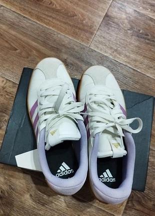 Кросівки жіночі adidas vl court 3.0 білі з фіолетовим, 25.5 см