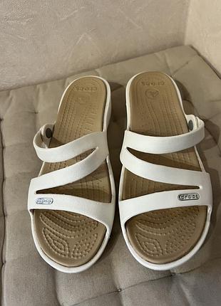 Шльопанці -сандалії crocs patricia