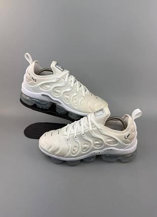 Женские кроссовки nike air vapormax plus "sail / metallic silver"
