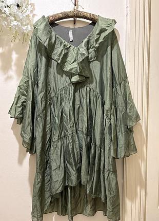 Шикарна оливкова сукня-туніка у стилі boho-chic 🌿 неймовірні волани!