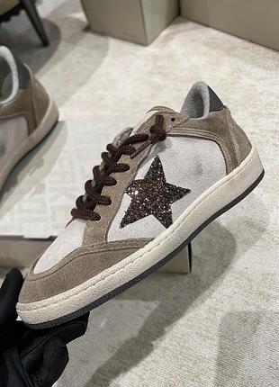 Женские коричневые замшевые кеды golden goose super-star с коричневой глиттерной звездой ggdb