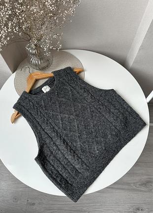 Сірий теплий жилет в коси  безрукавка h&m