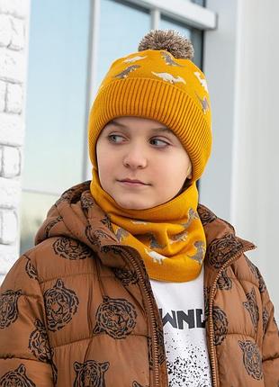 Комплект для хлопчиків в'язаний з динозаврами (шапка та хомут)