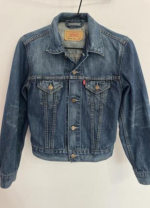Жіноча джинсова куртка levi's