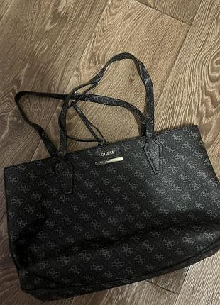Сумка guess оригінал,дуже хороший стан сумки але є дефекти на ручках