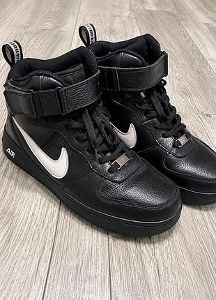 Кросівки унісекс nike air force 1 чорні, довжина устілки 24,5 см, натуральна шкіра