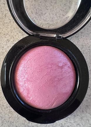 Mac румяна dainty 4