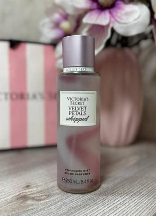 Парфюмированный увлажняющий спрей для тела victorias secret velvet petals whipped fragrance mist