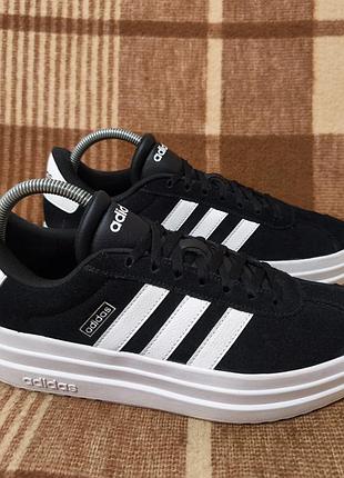 Женские кроссовки adidas