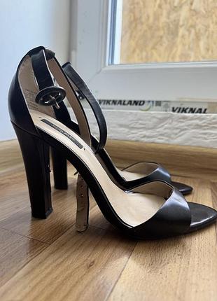 Босоніжки (туфлі) на підборах zara. 38 розмір. чорні.