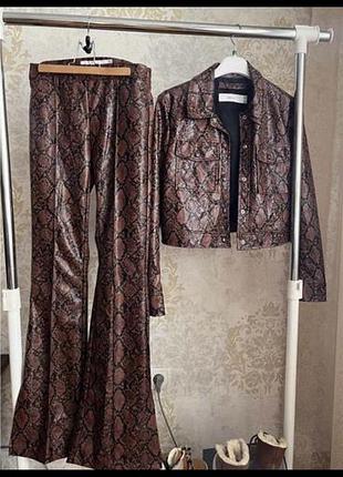 Трендовий шкіряний костюм змія пітон крокодил коричневий штани змія шкіряні з розрізами