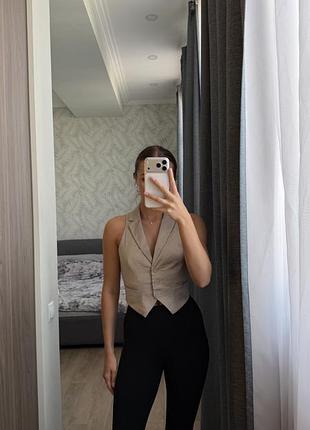 Приталений жилет h&m бежево-сірий
