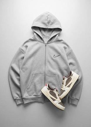 Чоловіча кофта nike в сірому кольорі