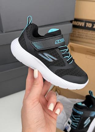 Легкі дихаючі кросівки на липучках skechers dyna-lite
