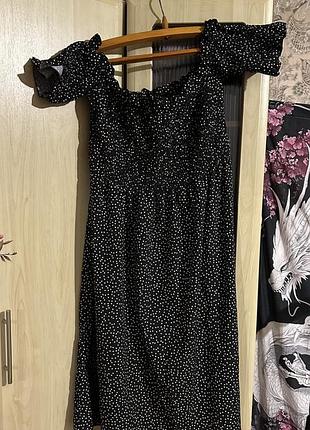 Довга сукня жіноча boohoo чорна в горох (plus size)