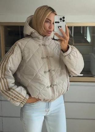 Стильная итальянская демисезонная куртка с капюшоном