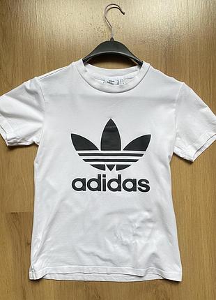 Жіноча спортивна футболка adidas розмір xs