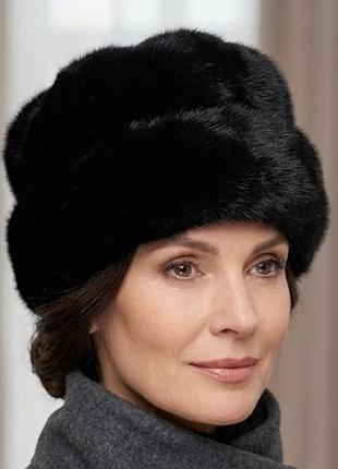 Чорна хутряна шапка (фасон «курка»