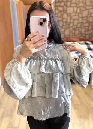 Блузка zara ніжно-блакитного кольору з льону