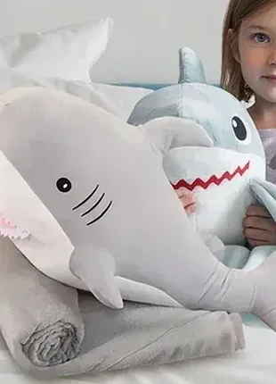 Игрушка мягкая акула с пледом внутри серый