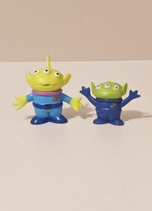 Фігурка зеленого інопланетянина (little green men / alien) з анімаційного фільму disney/pixar "історія іграшок".лот з двох фігурок оригінал