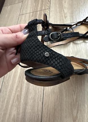 Шкіряні босоніжки ugg 4