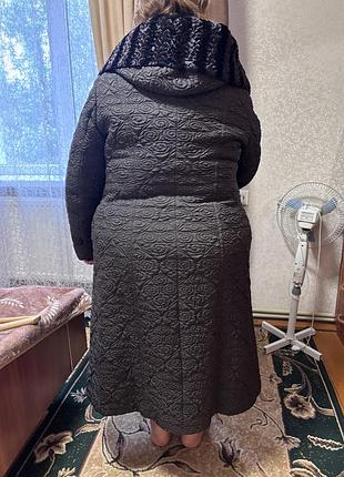 Пальто жіноче зимове стьобане з капюшоном, шоколадне