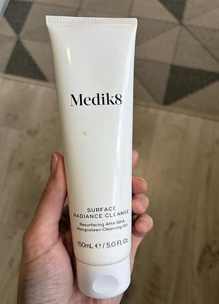 Гель для вмивання з кислотами surface radiance cleanse™ medik8