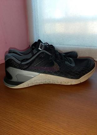 Кроссовки nike. размер 42