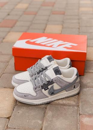 Nike sb dunk × kaws
• grey / cream •