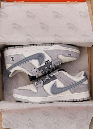 Nike sb dunk × kaws
• grey / cream • 5