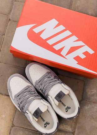 Nike sb dunk × kaws
• grey / cream • 8