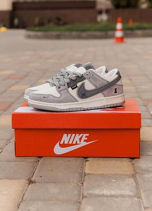 Nike sb dunk × kaws
• grey / cream • 6