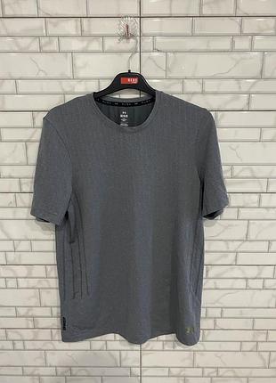 Спортивна футболка чоловіча under armour rush сіра, розмір l (fitted)