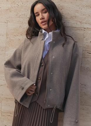Коричневе укорочене пальто xxl-3xl