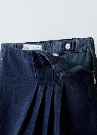 Темно-синяя плиссированная джинсовая юбка-шорты от zara с передними карманами и декоративной плессировкой снизу