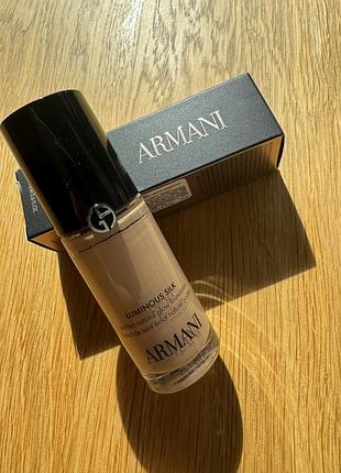 Тональная основа для лица armani luminous silk (оригинал)
