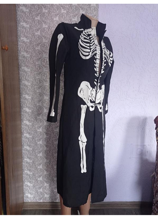 Чорний віддалений піджак скелета. 3