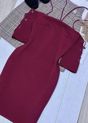 Бордова сукня boohoo s m коротке плаття футляр з шнурівкою на рукавах сукня з відкритими плечима
