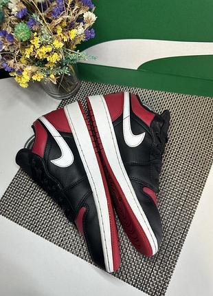 Оригінальні кросівки nike jordan 4