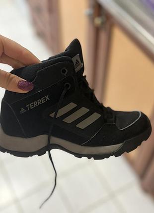 Демісезонні adidas, є дефект