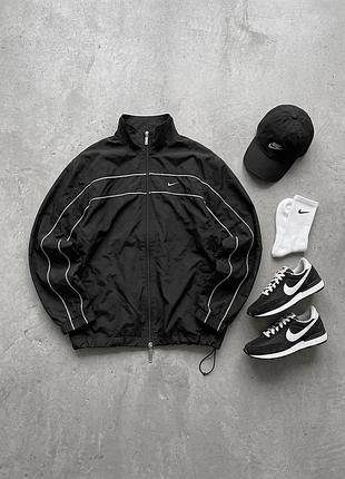 Чоловіча вітровка nike в чорному кольорі
