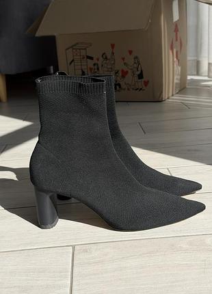 Текстильні черевики (ботильйони чулки) на каблуку zara