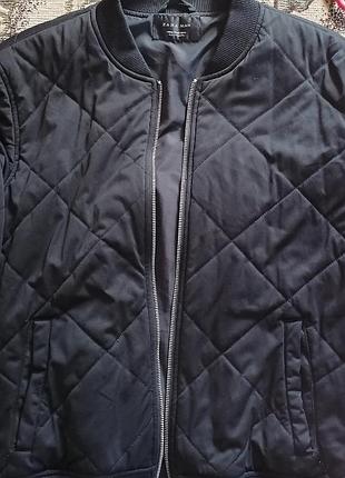 Чоловічий бомбер zara