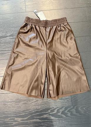 Нові бермуди h&m divided з екошкіри, коричневі, xs