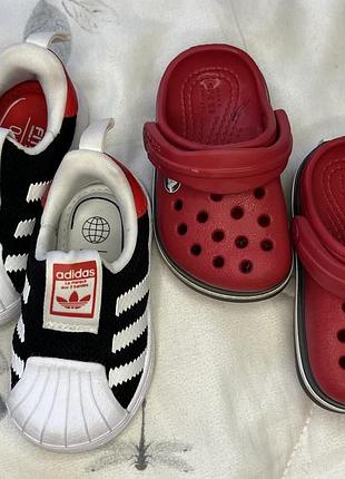 Кросівки adidas та crocs - дитячі
