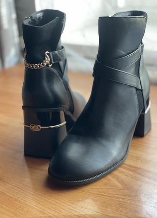 Нові ботильйони river island (розмір 40) з золотим ланцюжком