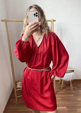 H&m червона сатинова сукня