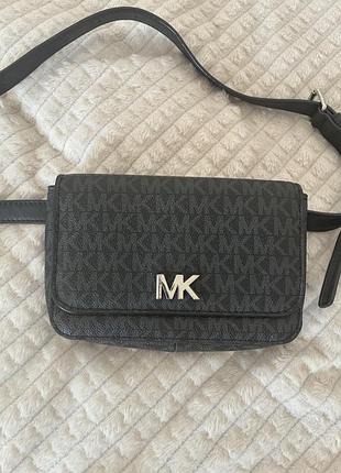 Сумка жіноча michael kors mott logo belt bag чорна